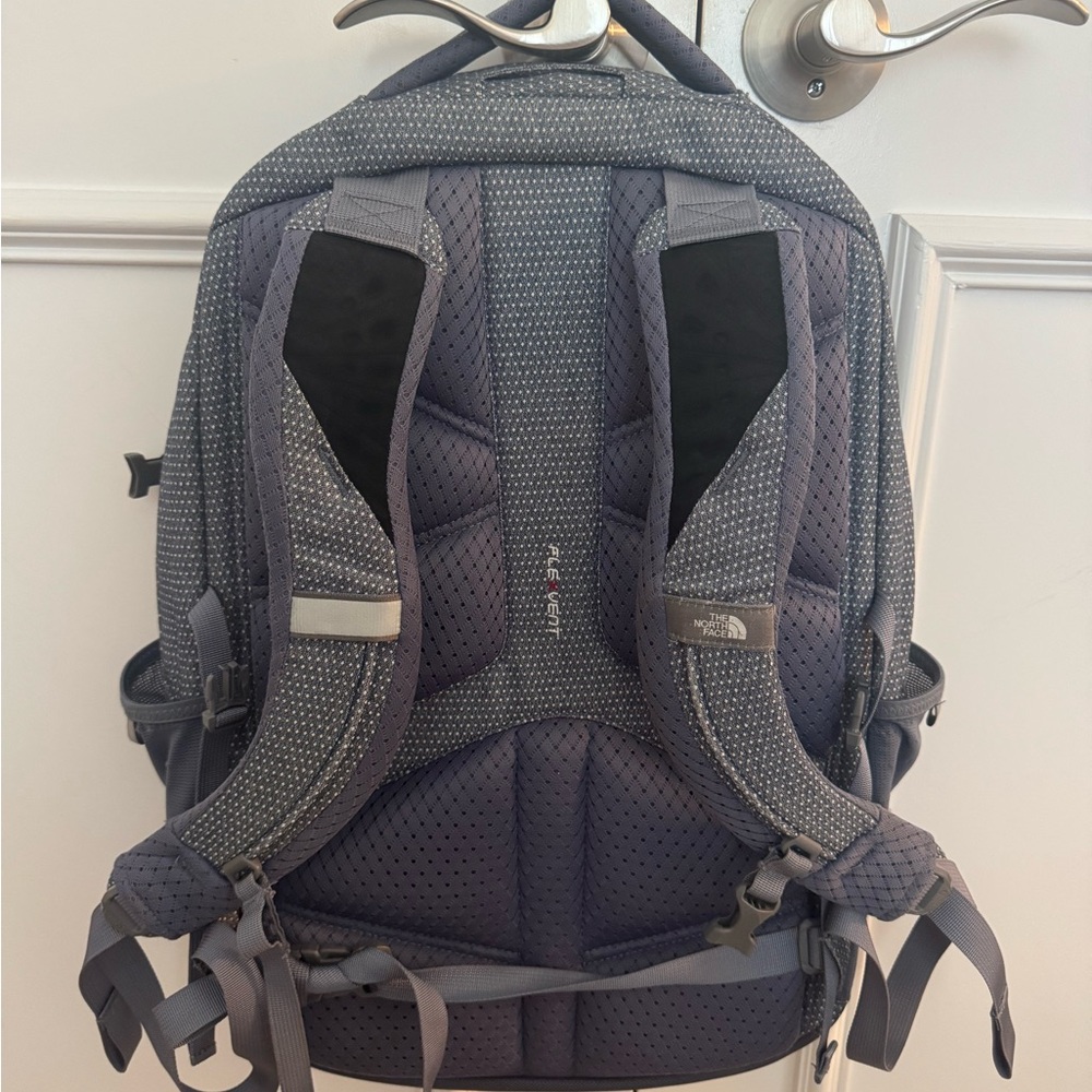 North Face Gray/White Patterned Design - image 2